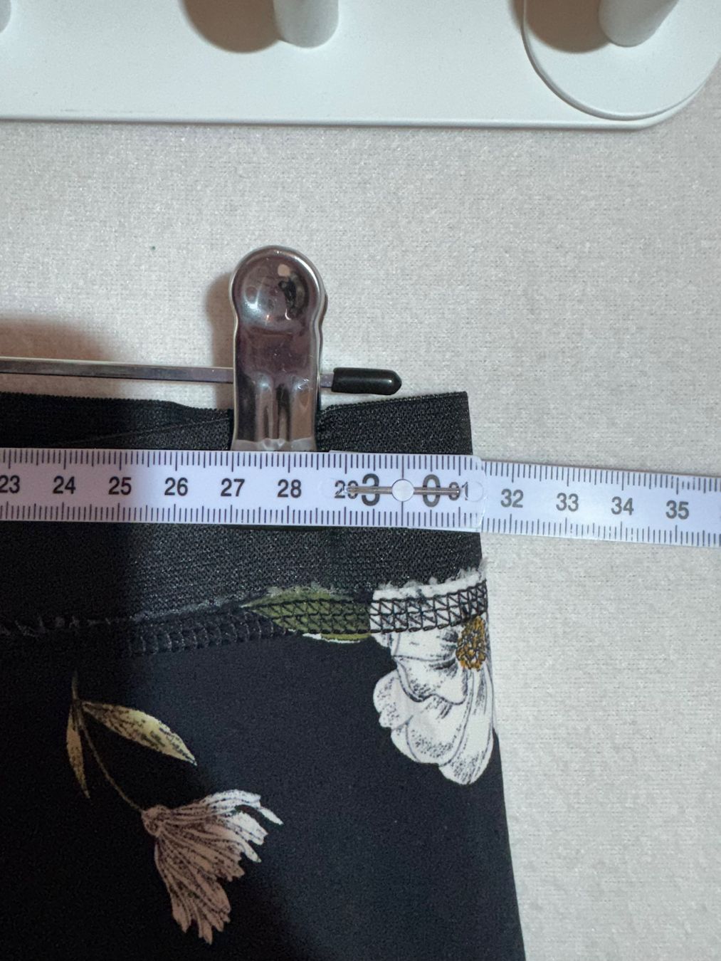 Pantaloni: Schöne geblümte  Hose Gr. S – Usato da Grosswangen venduto da second_hand_dress 8