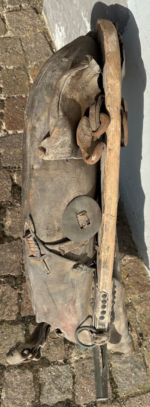 Briglie & Cavezze: Antik Pferde Kummet Halfter Holz Leder – Usato da Leibstadt venduto da hjk_2025 2