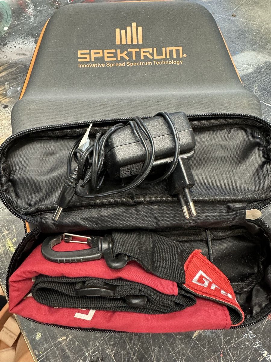 Spektrum Fernbedienungen: Sender Spektrum DX6 – Gebraucht aus Basel von  2