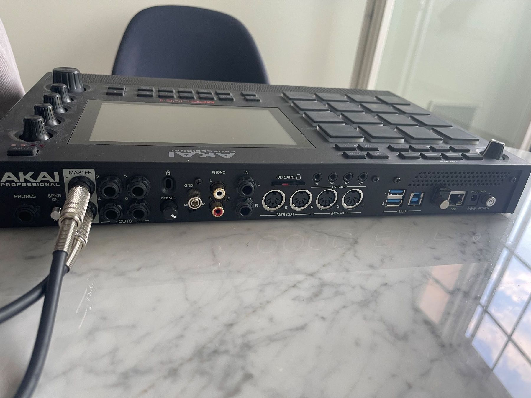 Strumenti musicali: Akai MPC Live II Standalone Sampler Groovebox – Usato da Zürich venduto da mpaci 3