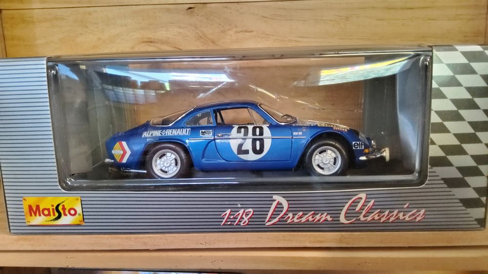 Alpine Renault 1600S 1971 Bleu 1/18 Maisto Premium Edition