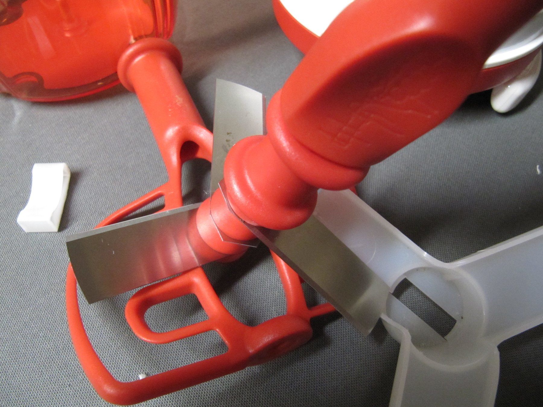 Tupperware Appareils de cuisine: Tupperware Multi-Chef manueller Zerkleinerer Neuwertig – Neuf (Voir description) à Selzach par Sennemeitschi11 2