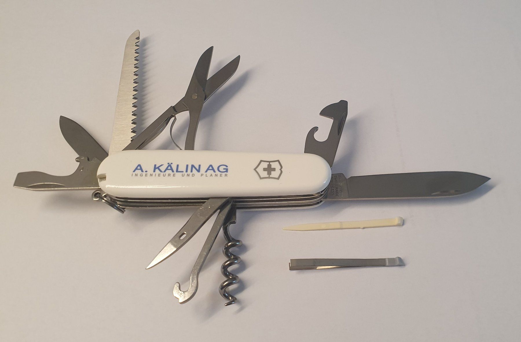 Victorinox Coltelli tascabile: 5 Victorinox Sackmesser mit Logo – Nuovo (secondo la descrizione) da Härkingen venduto da MarianneSi 2