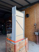 Massives Lagerregal mit Bodeneinlage