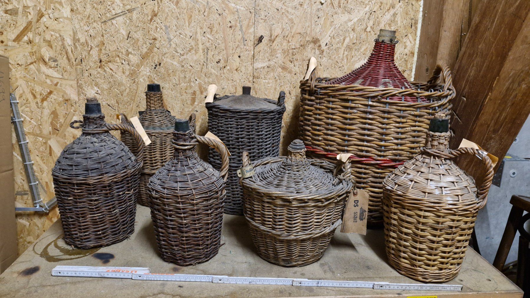Flaschen: Alte Korbflaschen 7 Stk. – Gebraucht aus Dorf von Zur-Lingg