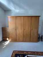 Kleiderschrank Holz 4-türig mit Kommode akzeptabel