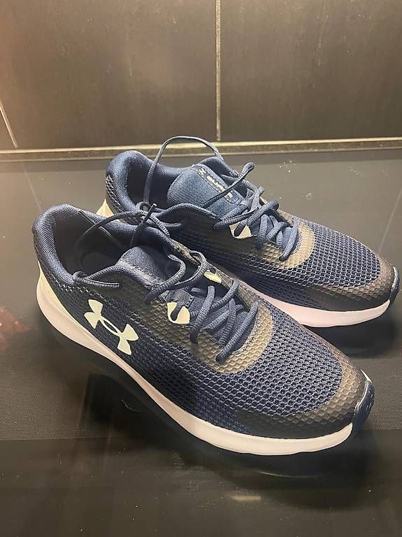 Scarpe da uomo: Turnschuhe/Sneakers blau – Usato da Rütihof venduto da sus_6r5m 2