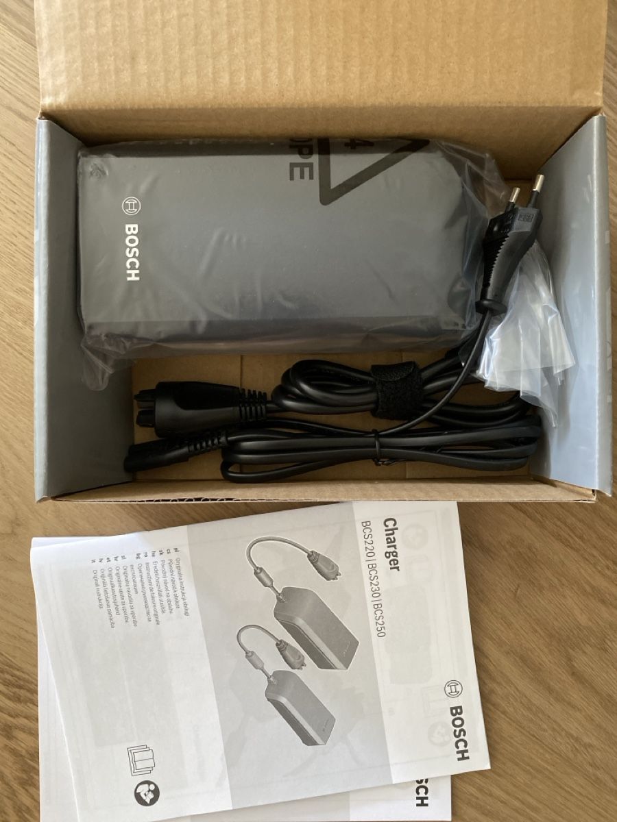 Chargeurs: Bosch eBike Ladegerät – Neuf avec emballage d'origine à Eglisau par neto01 1