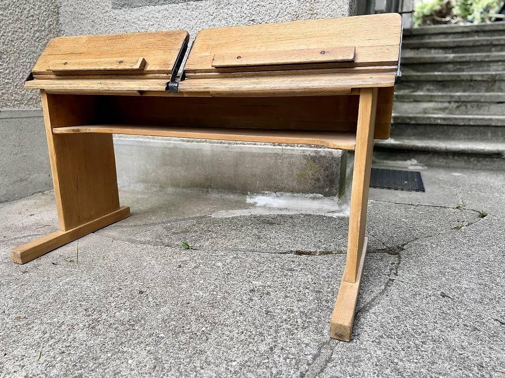 Schreibtische: Alter restaurierter Pult / Schulbank – Gebraucht aus Bern von aschijam 3