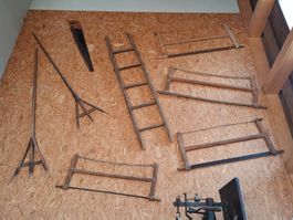 Heugabel, Säge, Leiter antik ohne Waage