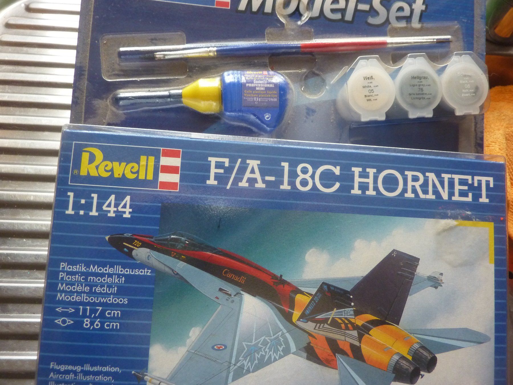 Kit di modellismo & Modellini statici: F/A-18C HORNET – Nuovo e nell'imballaggio originale da Balsthal venduto da bouteliee