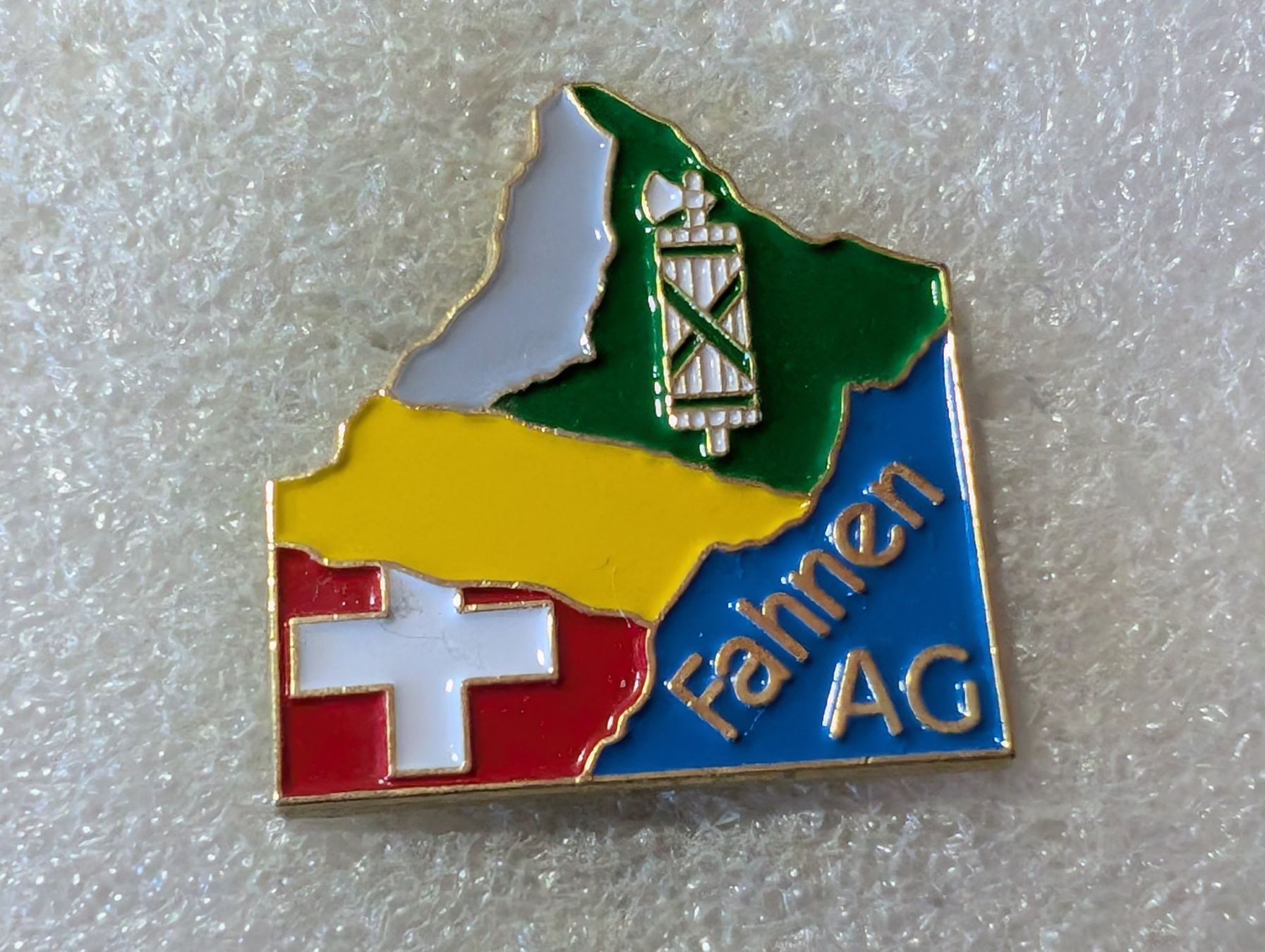 Placchette & Badge: Ansteckpin 18: Fahnen AG – Usato da Oppligen venduto da Pin-Fall-Shop