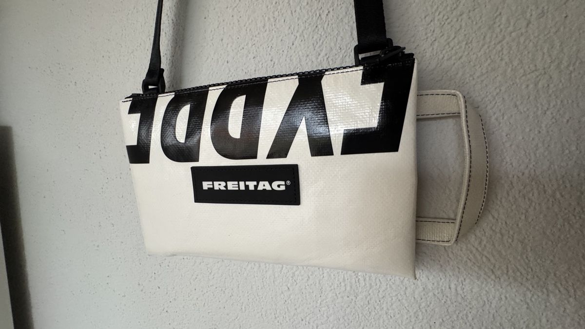 Freitag Taschen: FREITAG Tasche EDDIE weiss und schwarz – Neu (gemäss Beschreibung) aus Chur von arxi