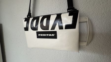 FREITAG Tasche EDDIE weiss und schwarz
