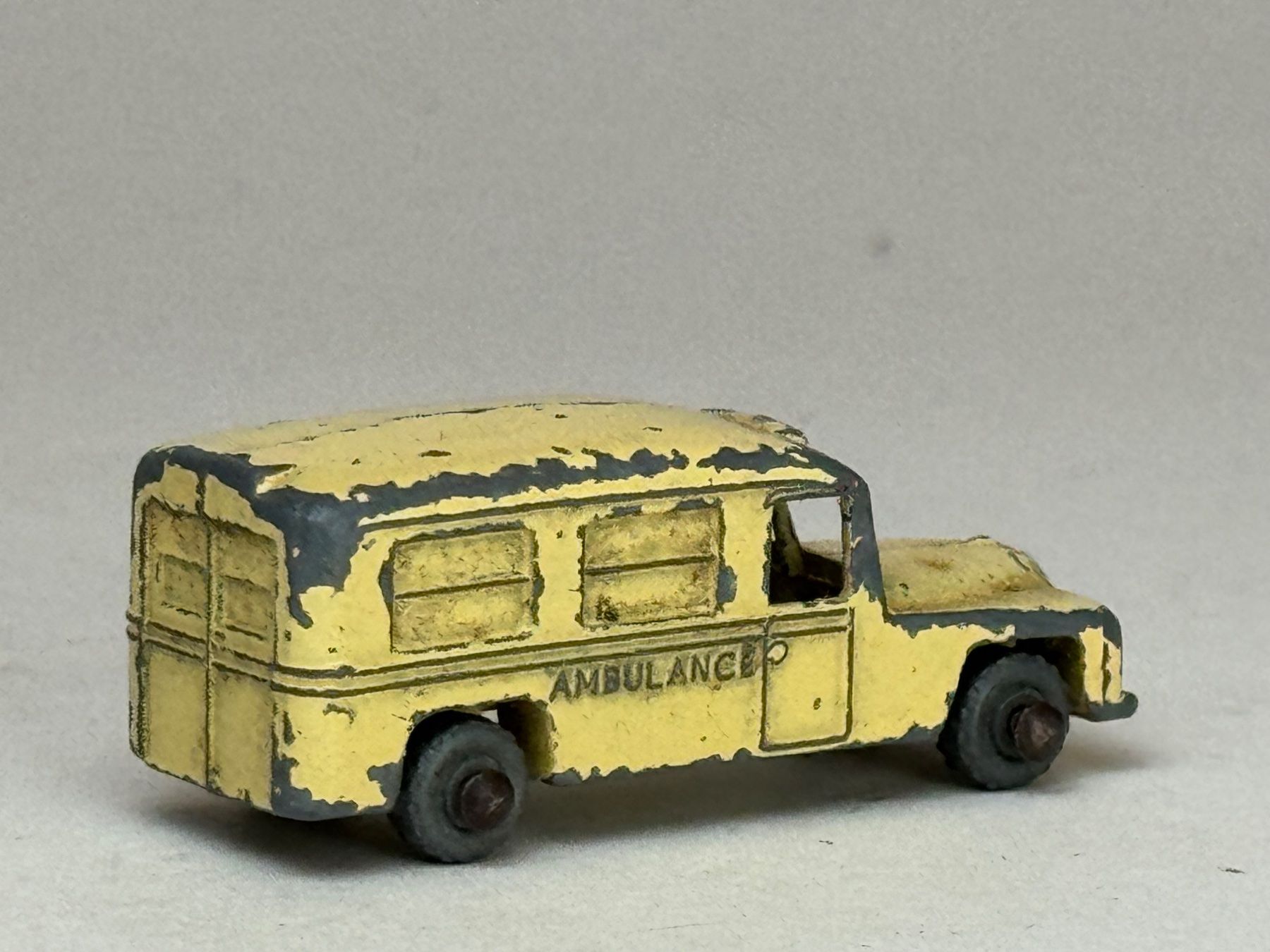 Lesney Modellini d'auto: GB- Lesney Krankenwagen beige – Usato da Elm venduto da Wikmtz 1