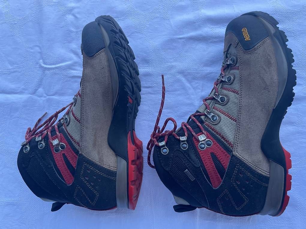 Scarpe da uomo: Scarpe da uomo per Trekking ASOLO mis.43 – Usato da Arzo venduto da ema_q6g9 2
