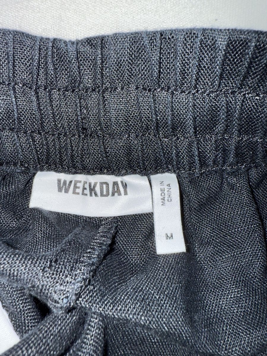 Weekday Pantaloni: Schwarze Weekday Shorts – Usato da Altstätten SG venduto da noa_cg9g 2