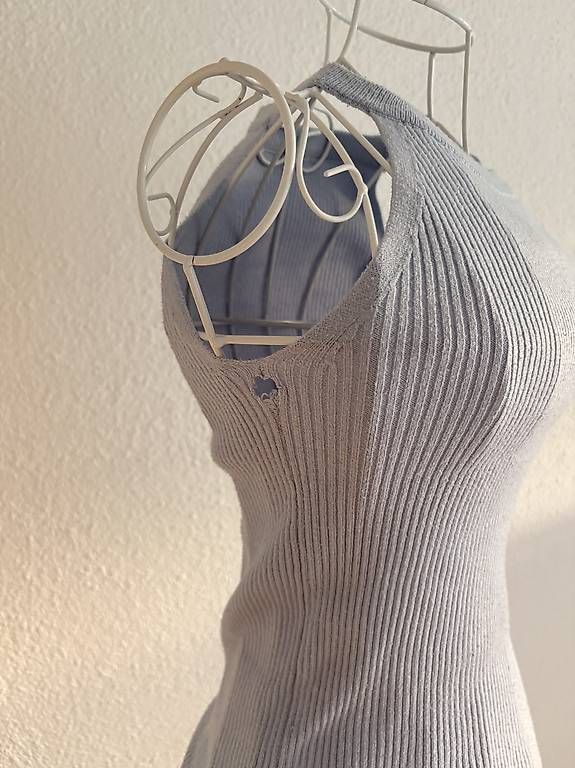 Top:  Figurbetontes Ribbed Neckholder-Top  – Usato da Kriens venduto da dajaxoxo 2