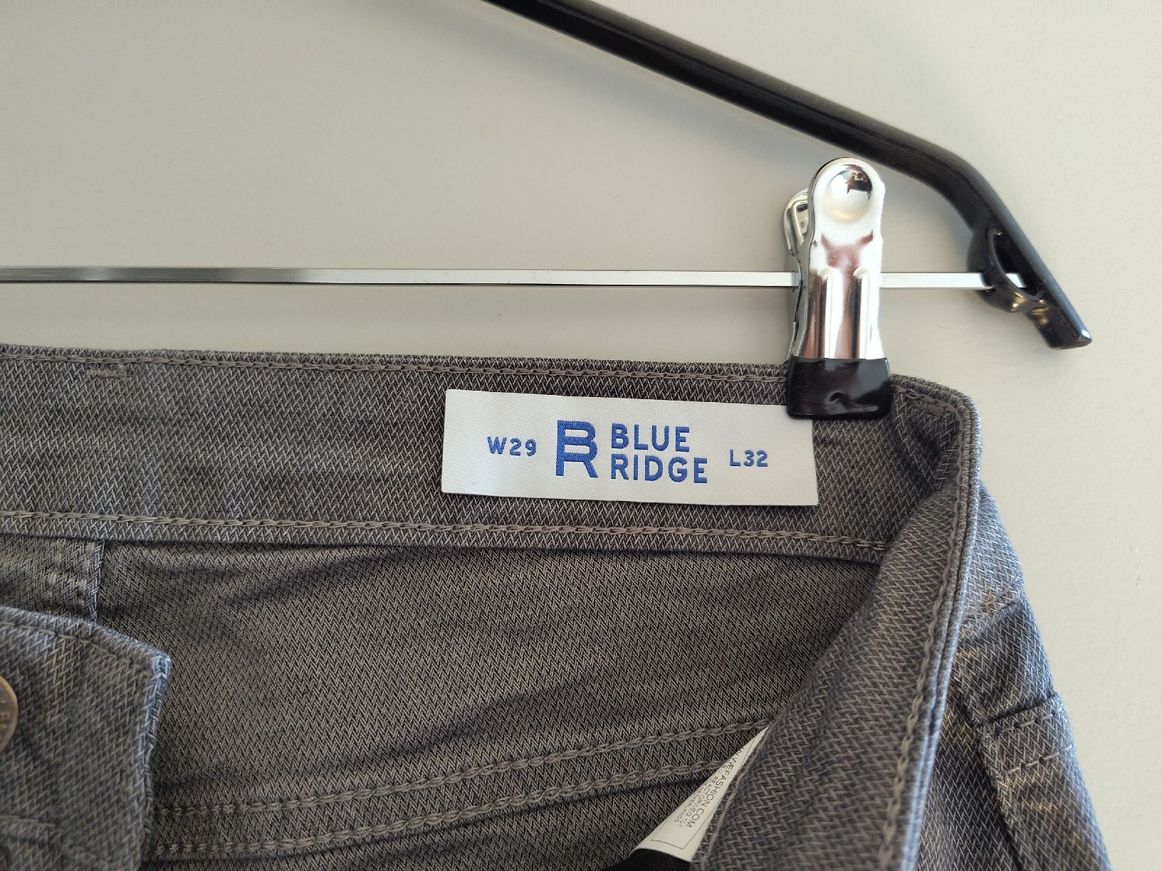 We Pantaloni: Schmal geschnittene Männerhose von WE – Nuovo (secondo la descrizione) da Brugg AG venduto da rechrib 1