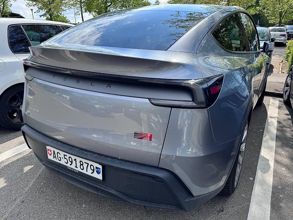 Autos: Tesla Model Y Long Range AWD Premium FSD Anhängerkupplung  – Gebraucht aus Scherz von ale_7pcj 1