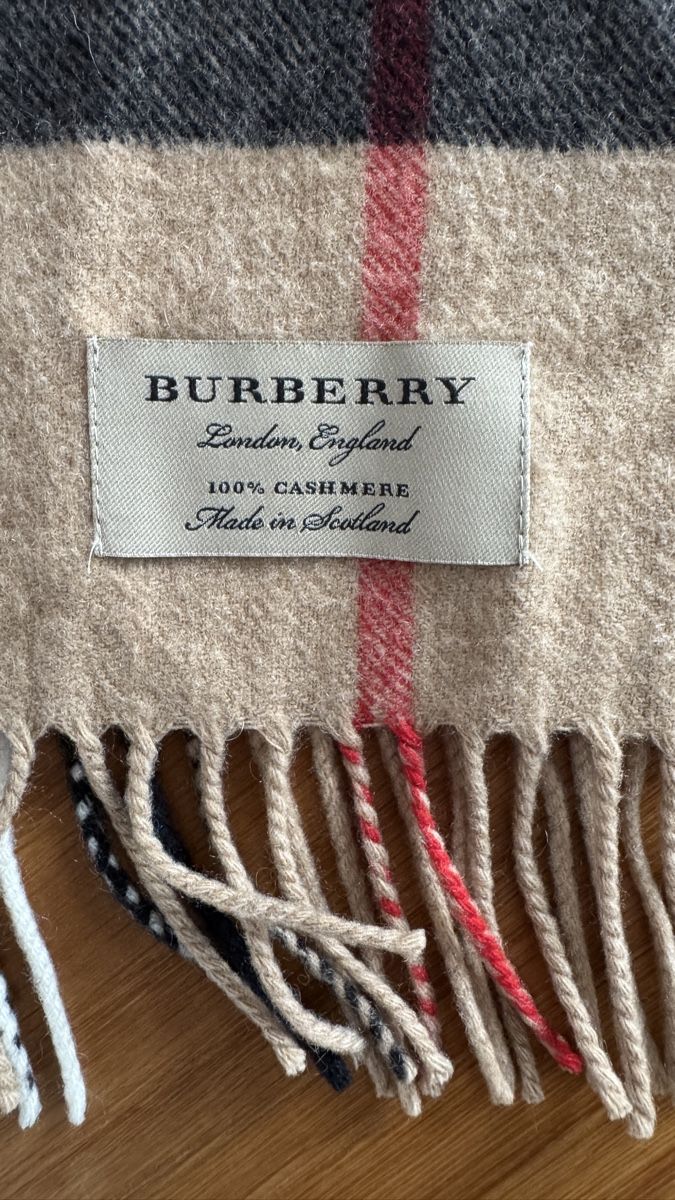 Burberry Foulards, Tücher & Schals: Burberry Schal Cashmere beige / design reversible – Gebraucht aus Uster von Schokhi 1
