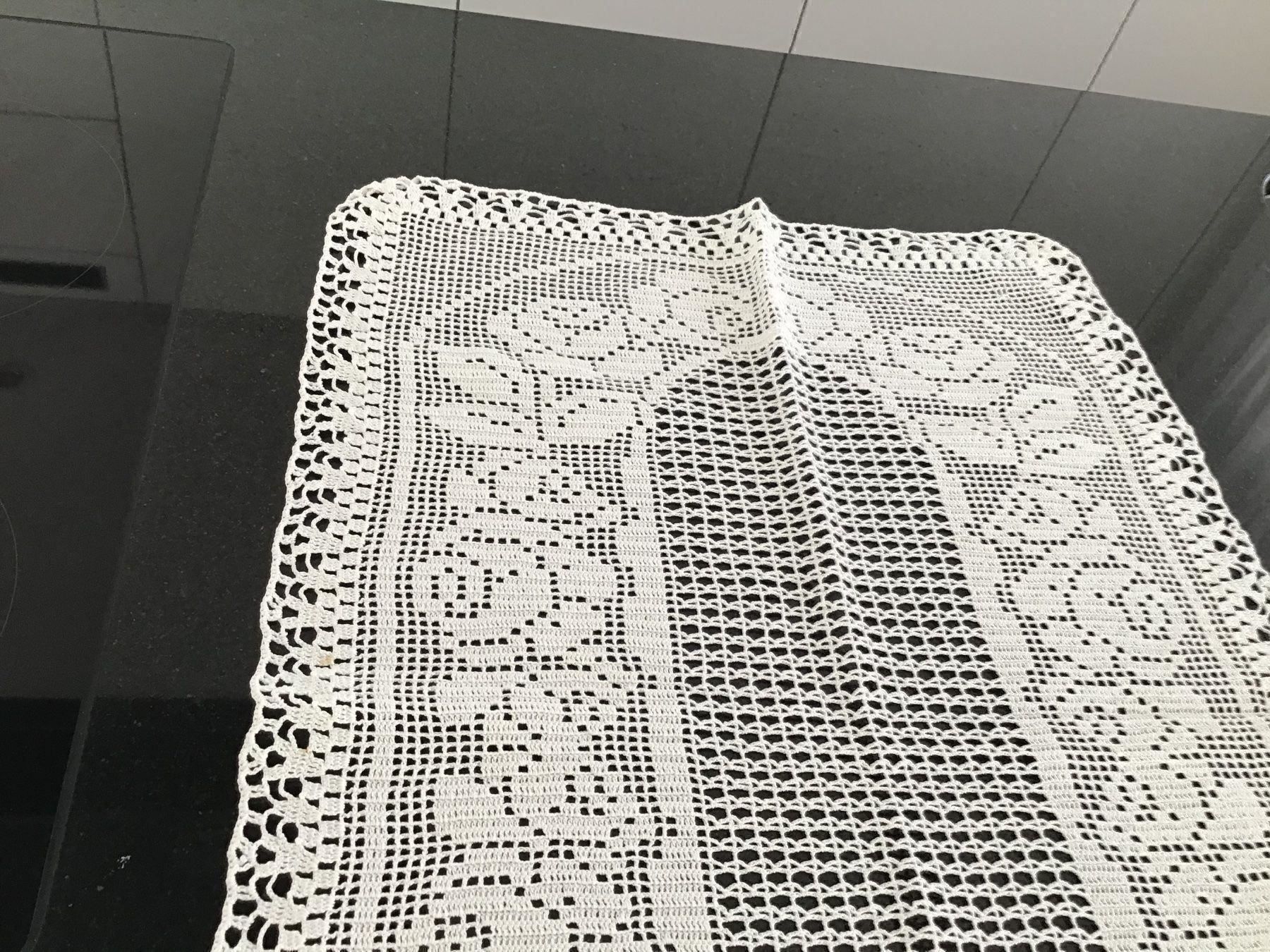 Coperte: Wunderschöne gehäkelte Tischdecke  66cm x 47cm - einzigartig – Nuovo (secondo la descrizione) da Jona venduto da Prada1969 4