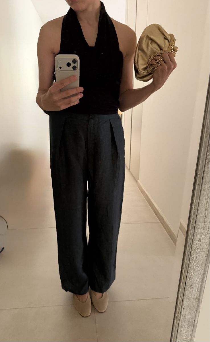 Top: Black Halter Top Size S – Nuovo (secondo la descrizione) da Corsier GE venduto da Karol_save_planet 7