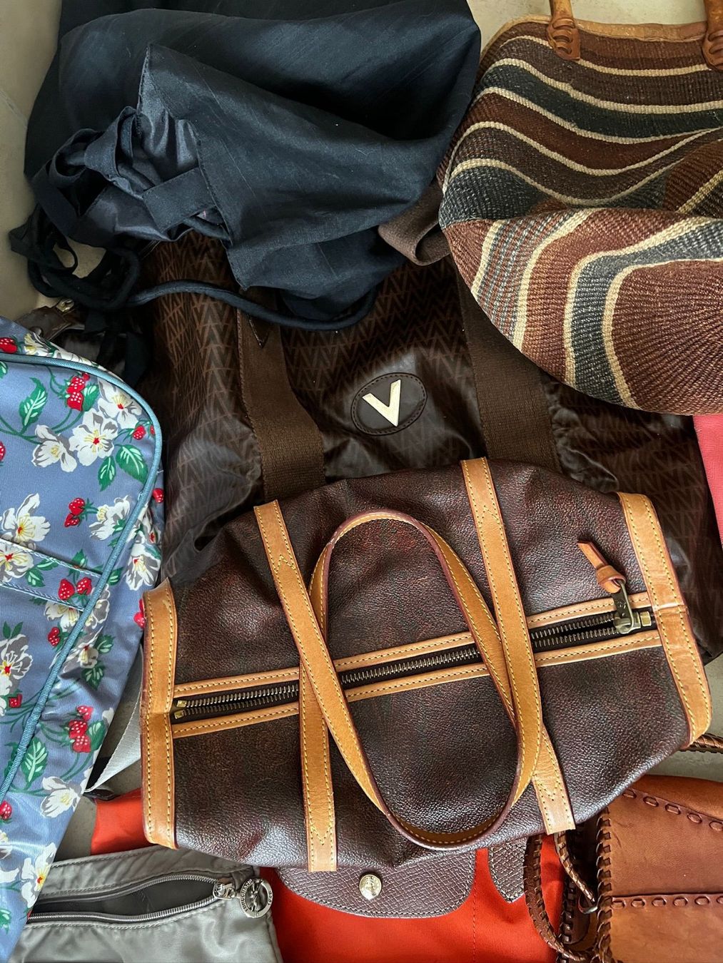 Longchamp Taschen: Taschen Konvolut Mix Marken Furla Longchamp etc – Defekt aus Winterthur von Dejv 5