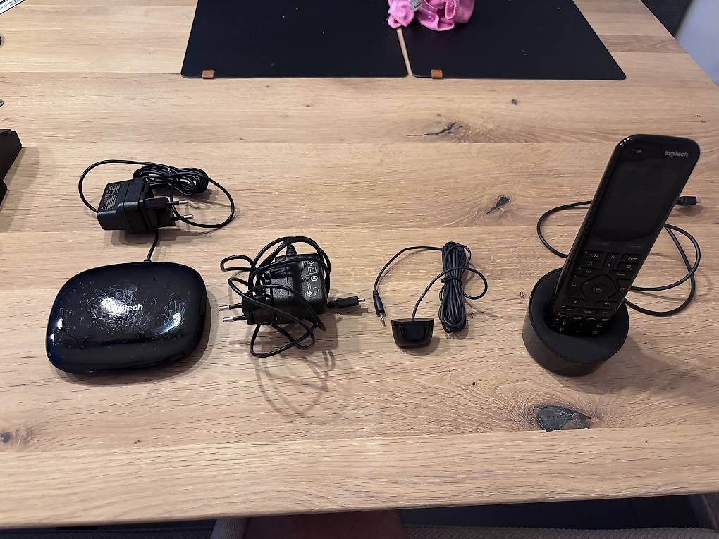 Telecomandi: Logitech Harmony Touch Universalfernbedienung – Usato da Stäfa venduto da beni_neuhaus 2