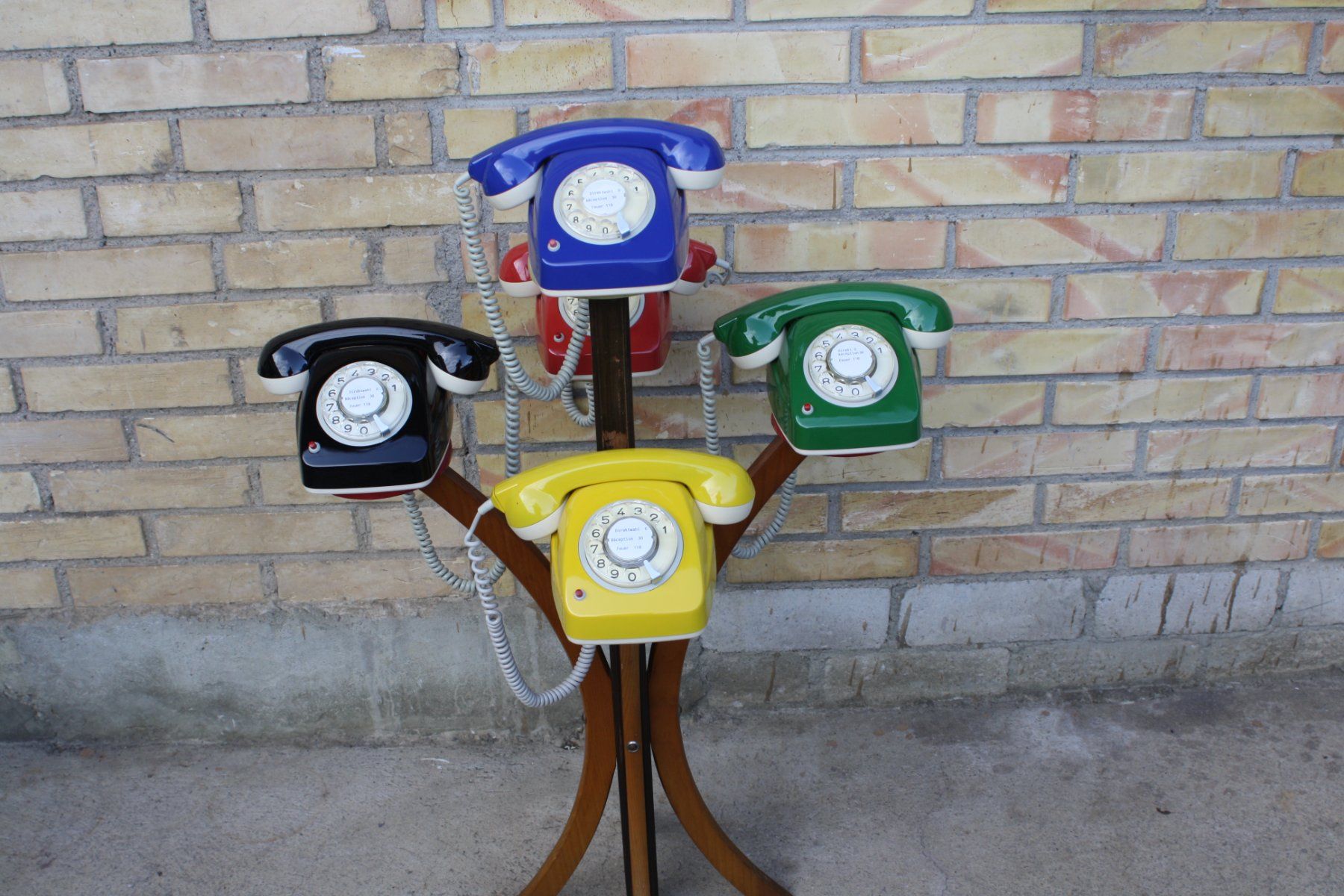 Telefoni: TELEFON VINTAGE MIT WÄHLSCHEIBE – Usato da Wauwil venduto da Pneuedy 8