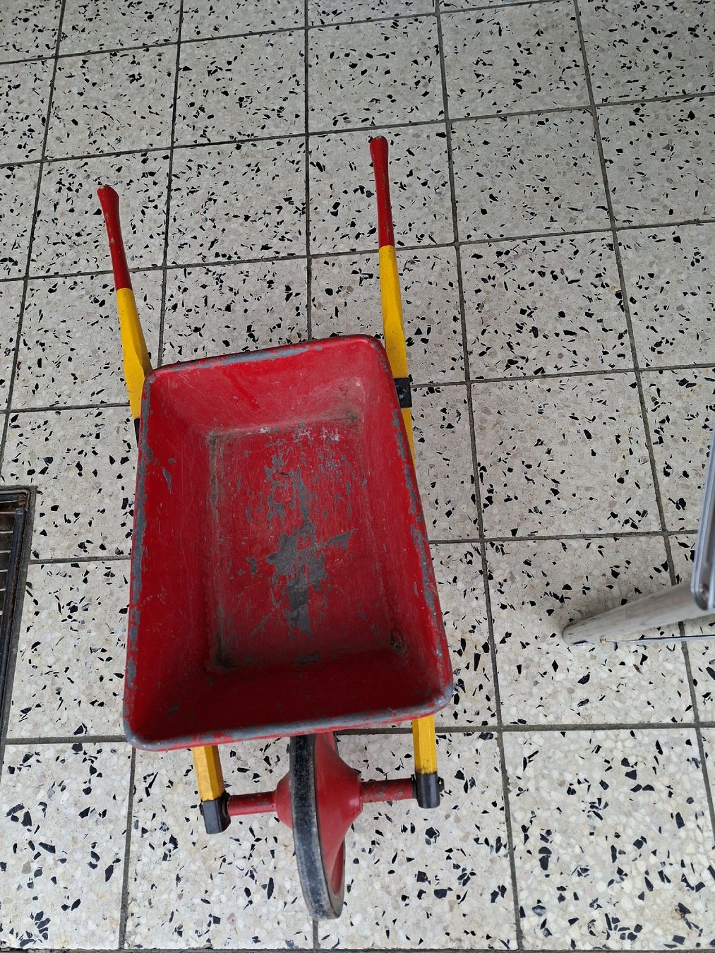 Carriole: Antike kleine Schubkarre – Usato da Aarwangen venduto da jaelli01 1