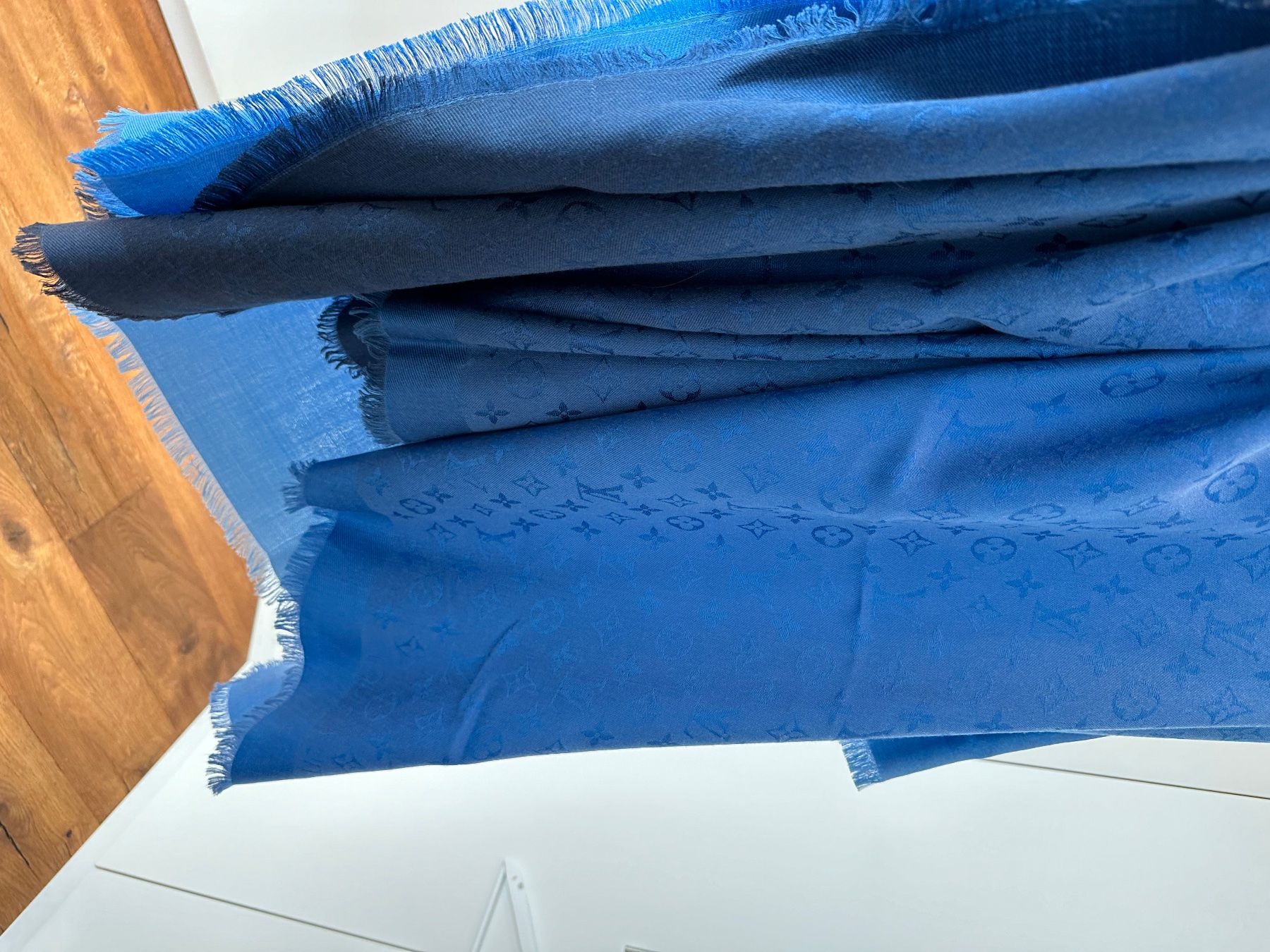 Louis Vuitton Foulards, Tücher & Schals: LV schal – Gebraucht aus Küssnacht am Rigi von hor_dpb7 2