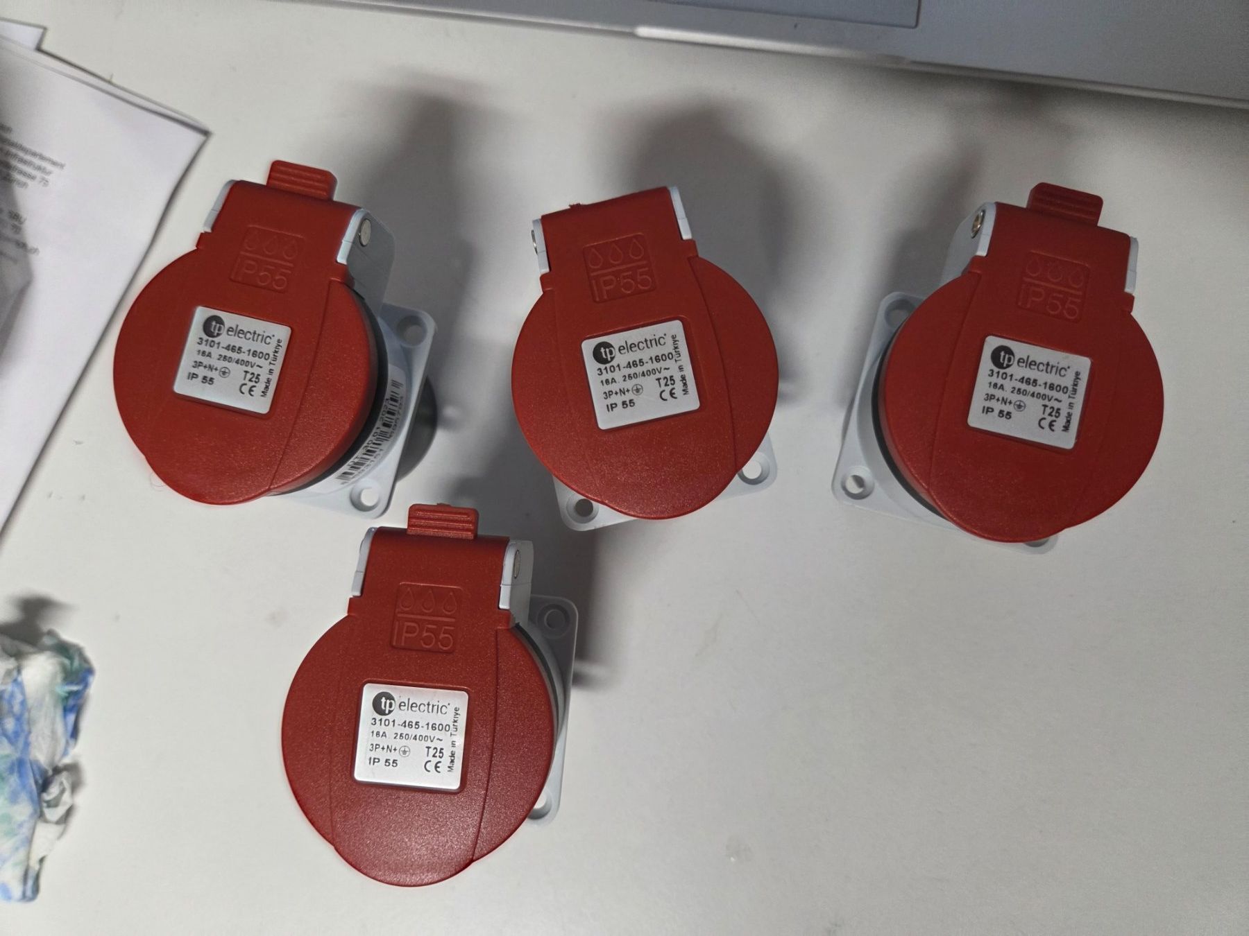 Spine: T25 Steckdose von tp electric Einbausteckdose 16a IP55 – Nuovo e nell'imballaggio originale da Zürich venduto da eymen20 6