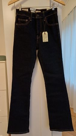 Levi's 725 high rise bootcut 27×30 neuf avec étiquettes