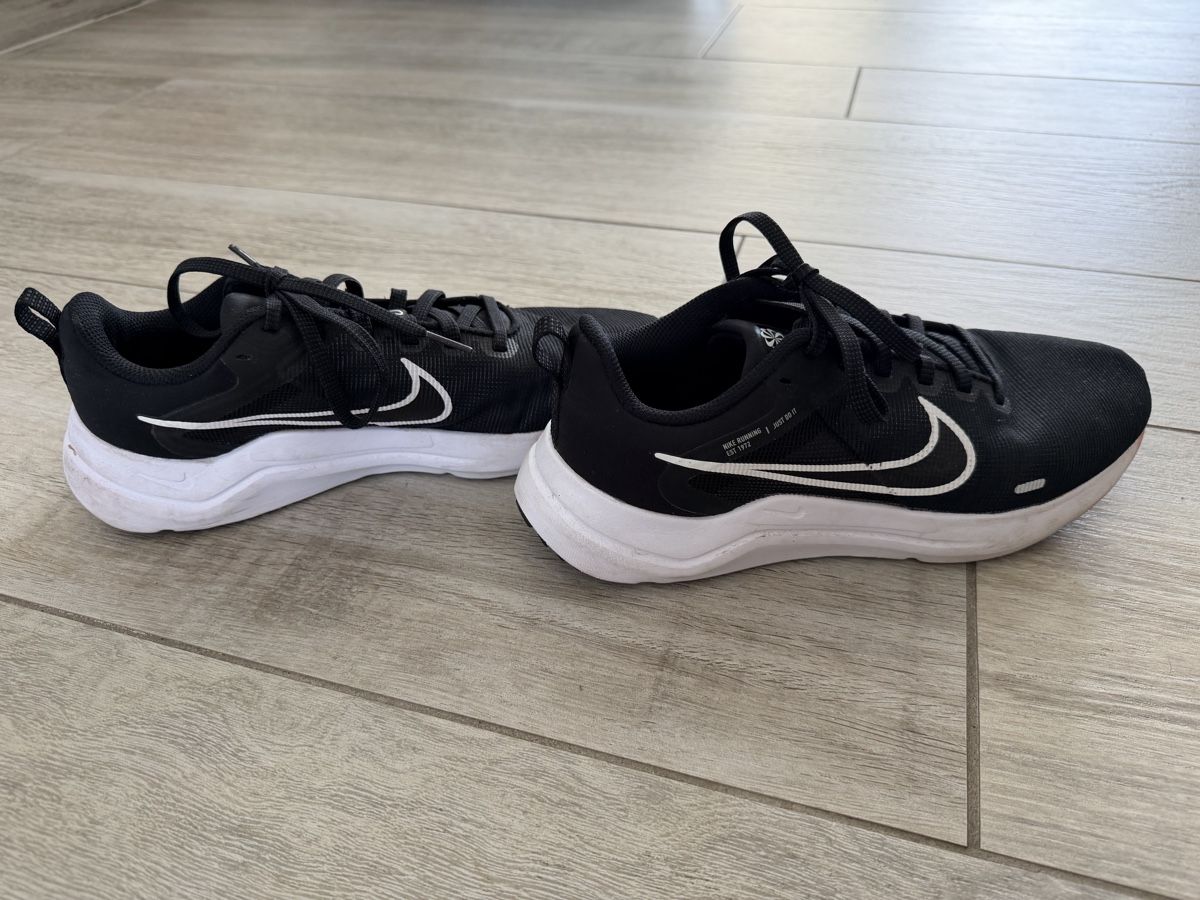 Nike Chaussures hommes: Nike – D'occasion à Riva San Vitale par anouky01