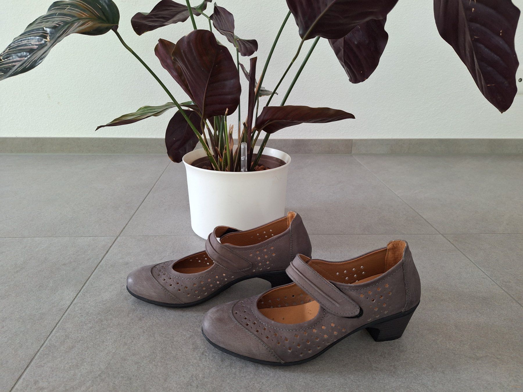 Scarpe da donna: Pumps mit Riemen – Nuovo (secondo la descrizione) da Mühlethal venduto da prackendorf 5
