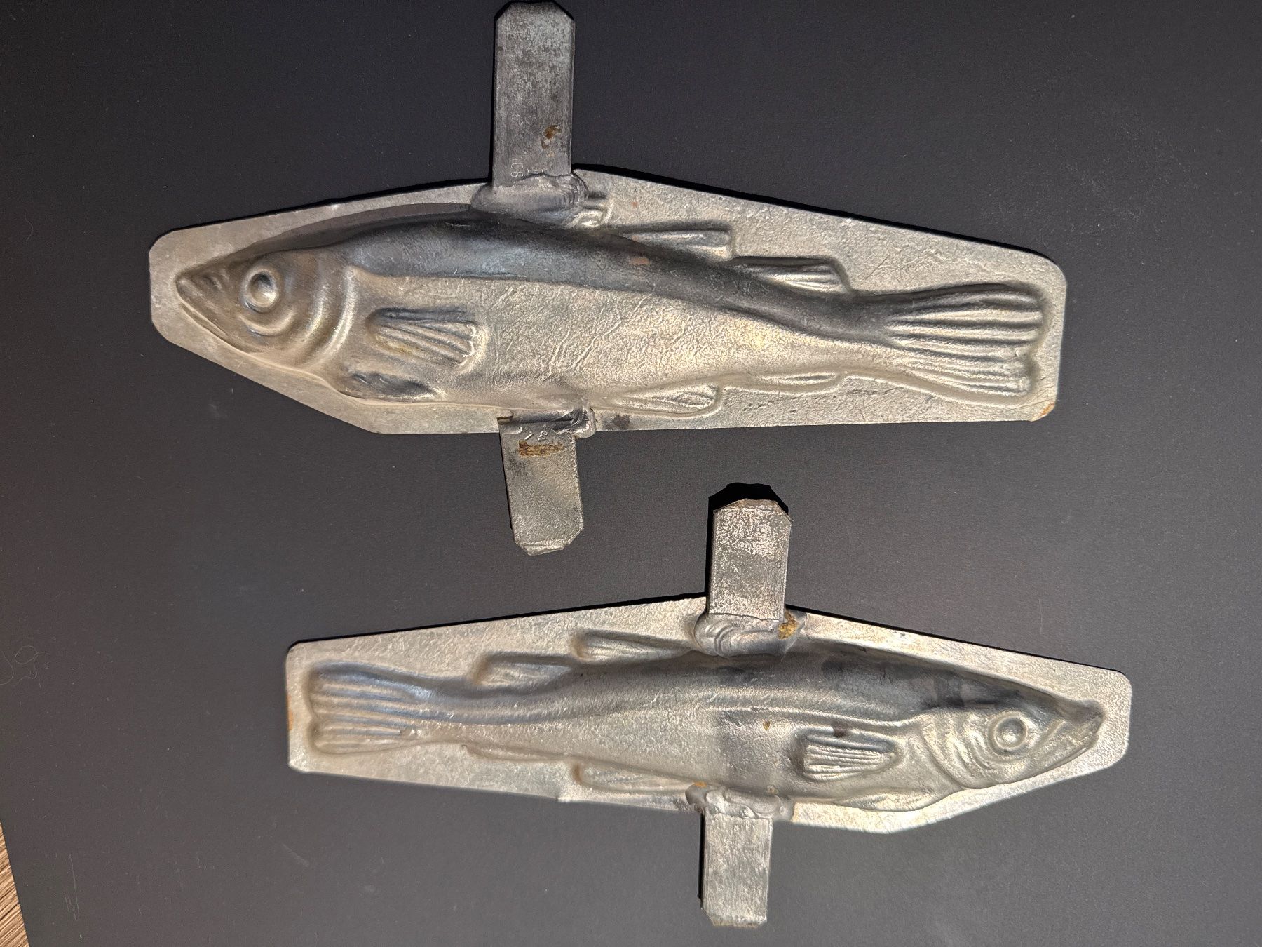 Teglie da forno: Ancien Moule chocolat poisson 18cm – Usato da Lajoux JU venduto da Briard0