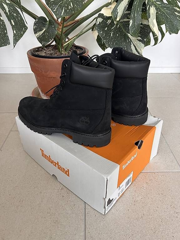 Timberland Scarpe da uomo: Timberland® Premium 6-Inch Boots – Usato da Zürich venduto da laraaimee 1