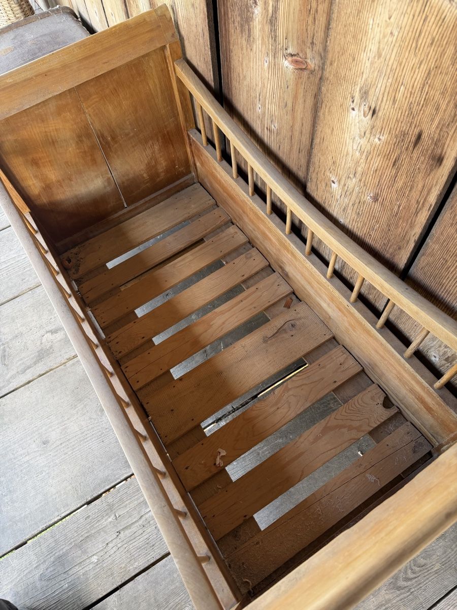 Letti: Kinderbett Vintage aus Holz – Usato da Frauenfeld venduto da WegmannHolzprodukte 1