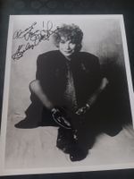 Shirley McLaine - 20x25cm offizielles Autogramm-Foto