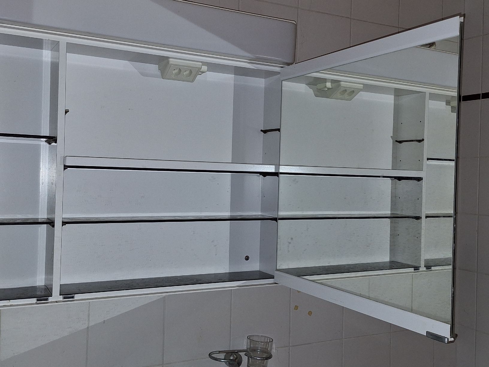 Armadietti a specchio: Spiegelschrank Badezimmer – Usato da Schwarzenburg venduto da Elena_91 3