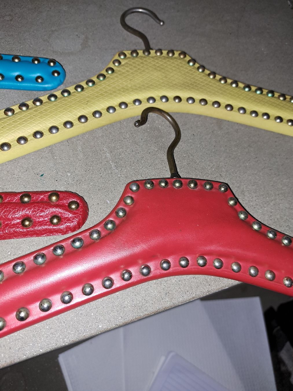 Appendiabiti: 4 Kleiderbügel orig.70er – Usato da Kölliken venduto da Upcycling-by-Mc-TAM 2