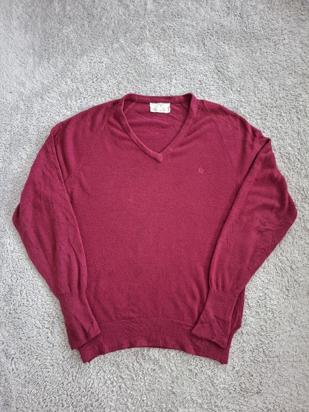 Dior Pullover & Sweatshirts: Pull Christian Dior mauve col V taille M – Gebraucht aus Renens VD von ser_j2fn
