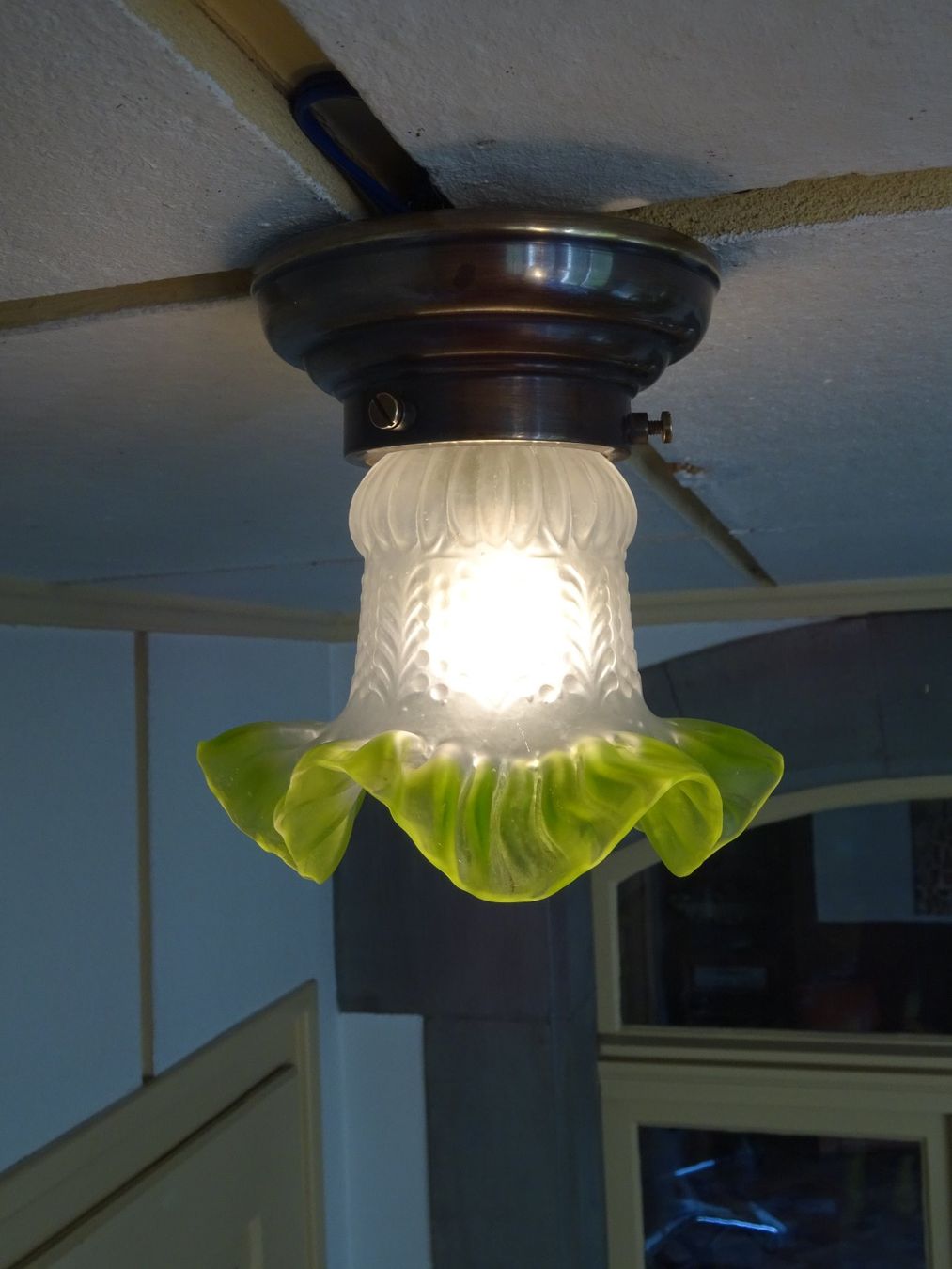 Lampadari & plafoniere: Deckenlampe, antikes Glas mit neuer Messing-Halterung – Usato da Malters venduto da ADA011 1