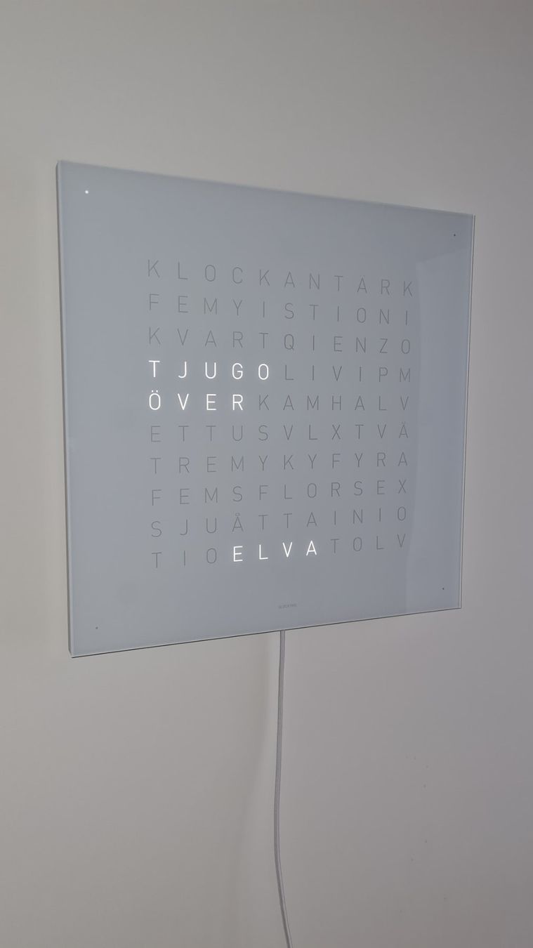 Qlocktwo Orologi: Qlocktwo Classic Acryl 45x45cm – Nuovo (secondo la descrizione) da Brütten venduto da Frohsinn007