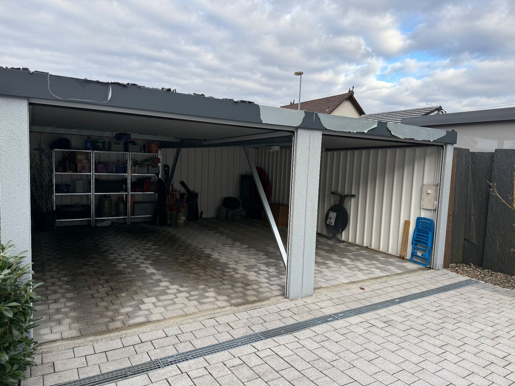 Somfy Altro Materiale elettrico: Doppelgarage aus Stahlelementsystem mit elektrischen Toren – Usato da Rietheim venduto da N_Rohr 3