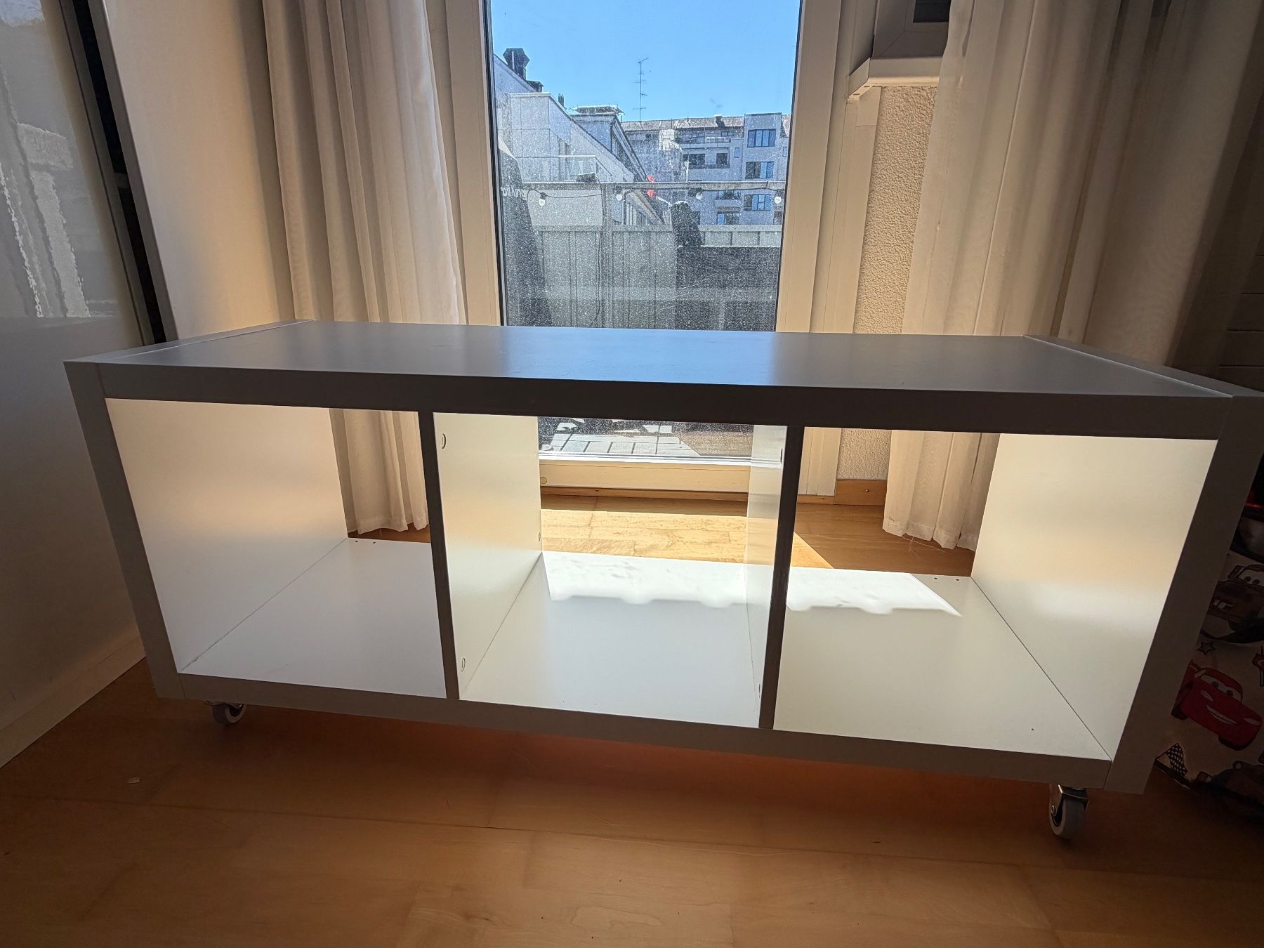 Ikea Regale: Kallax Regal auf Rollen - weiss – Gebraucht aus Zürich von RBol29