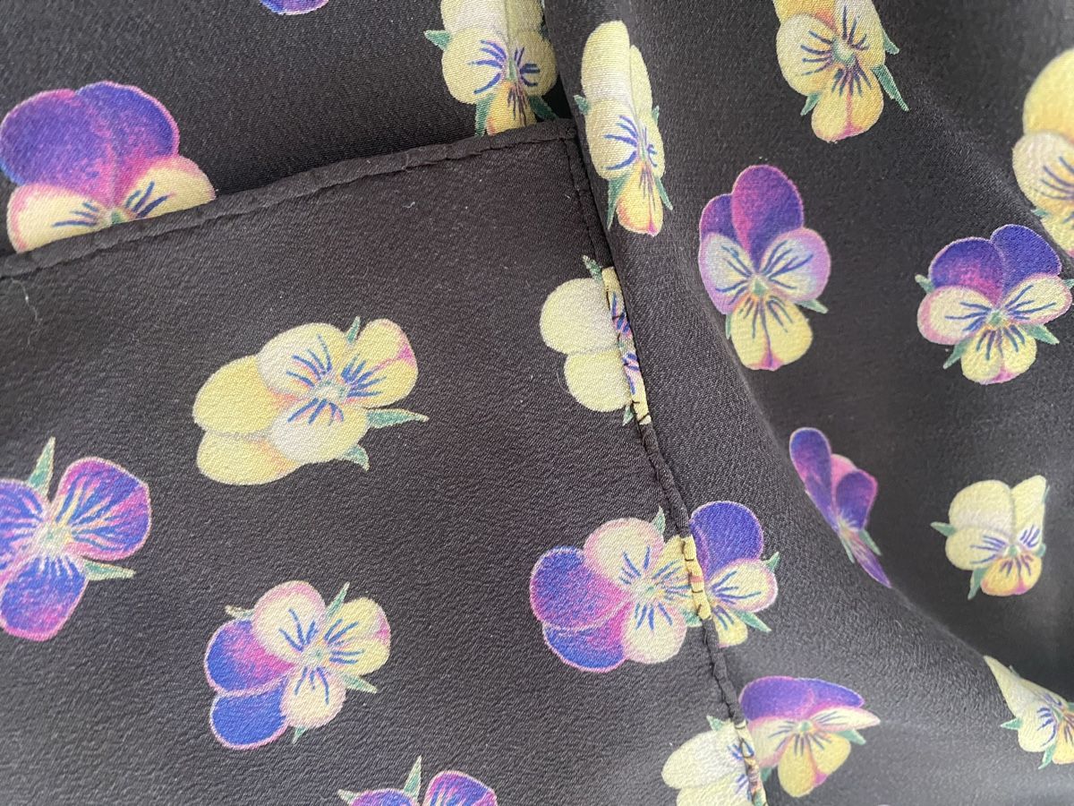 Fabric Frontline Foulards, Tücher & Schals: Fabric Frontline Seiden Schal 🌸 – Gebraucht aus Opfikon von Luis144 5