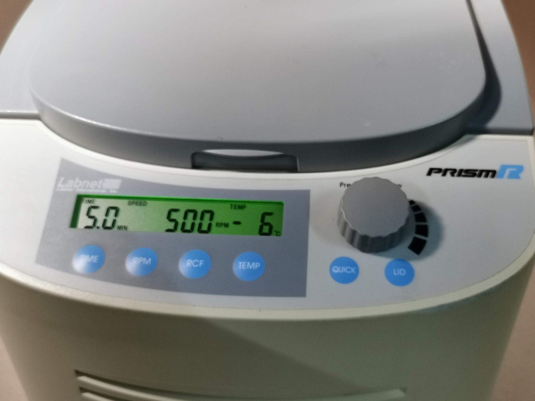 Attrezzature mediche: Refrigerated Centrifuge Labnet Prism C2500-R – Usato da Ecublens VD venduto da Netfinity 1