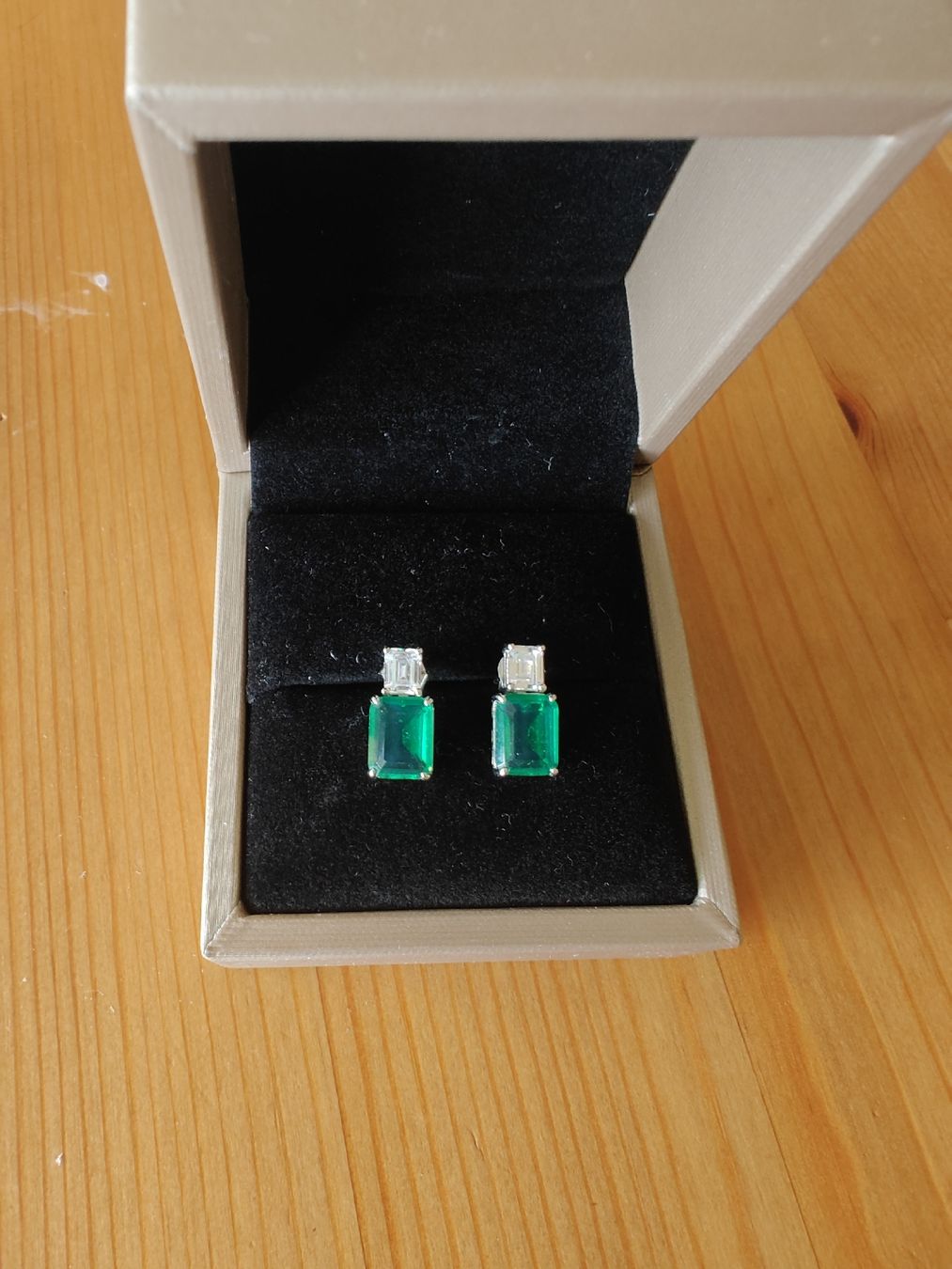 Orecchini pendenti & Orecchini a lobo: Emerald and zirconium earrings – Nuovo (secondo la descrizione) da Zürich venduto da fed_l52s 1